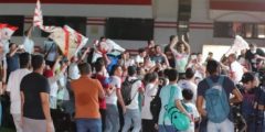 تابع.. احتفالات صاخبه لجماهير الزمالك حول مقر النادي