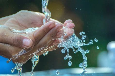 أفضل الصدقة على الميت: الماء