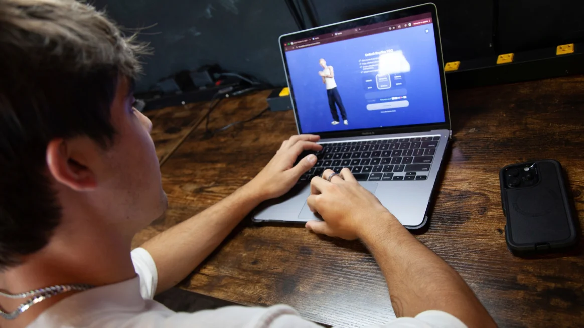 يمنع Meta وصول المراهقين إلى شخصيات الذكاء الاصطناعي